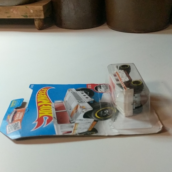 Hot Wheels Humvee - Picture 3 of 8